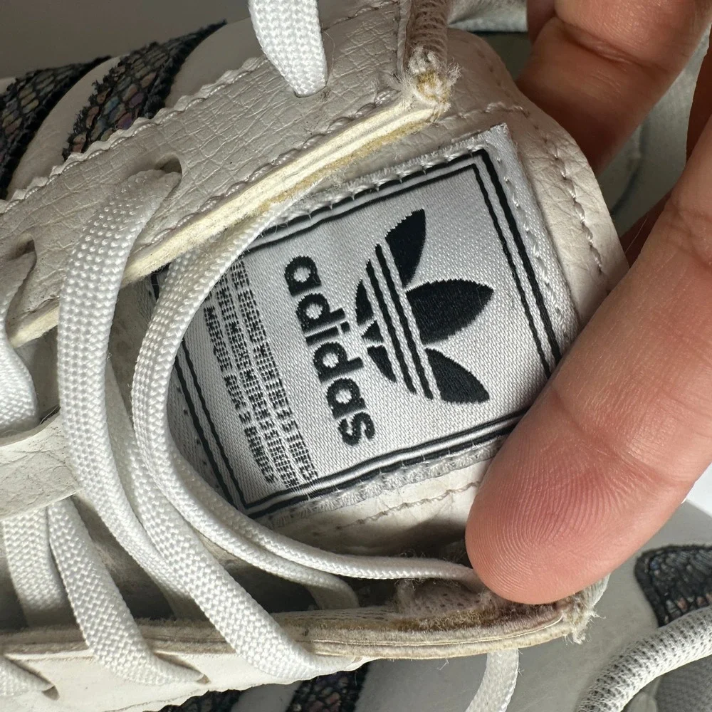 Adidas Samoa Womens White Iridescent Snakeskin Sneakers BW1303 Size 6